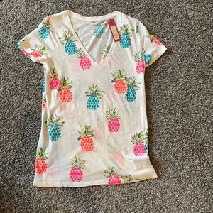 Merona pineapple v neck tee shirt